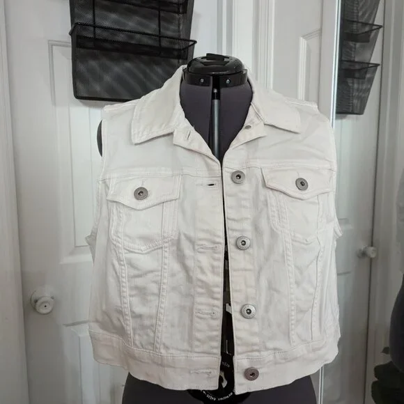 BNWOT Torrid White Jean Vest - Size 1 - Picture 2 of 4